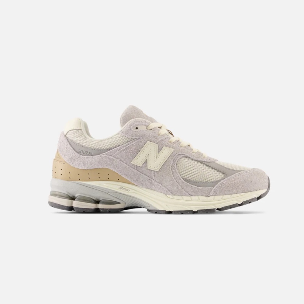 New Balance x Bandier 2002R